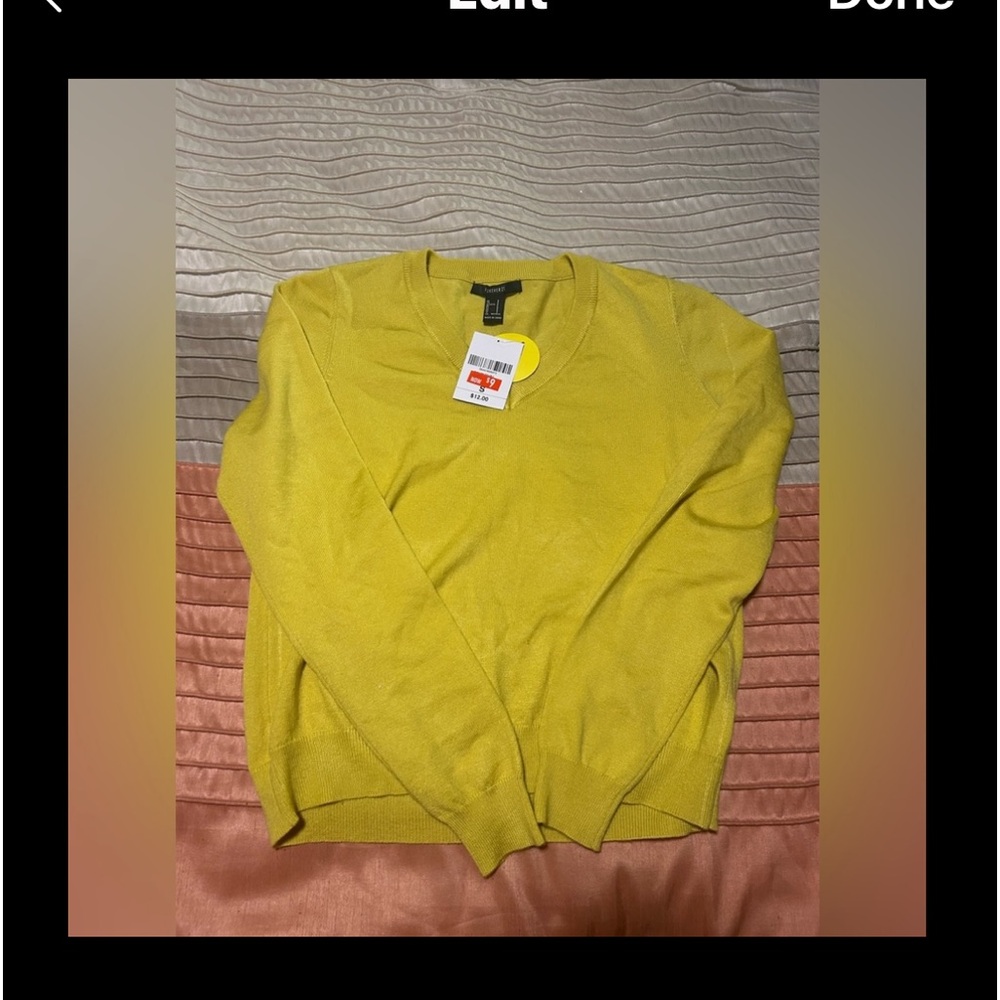 Forever 21 Sweater. Yellow. Feel Very Soft.  Adult Small. Never Worn.